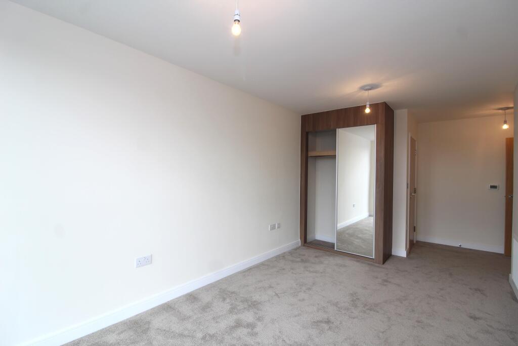 Apartment in Maidenhead, Furze Platt - More