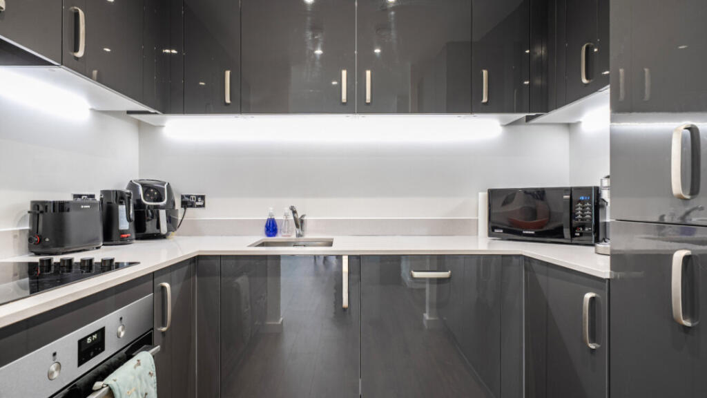 Apartment in London - View 5