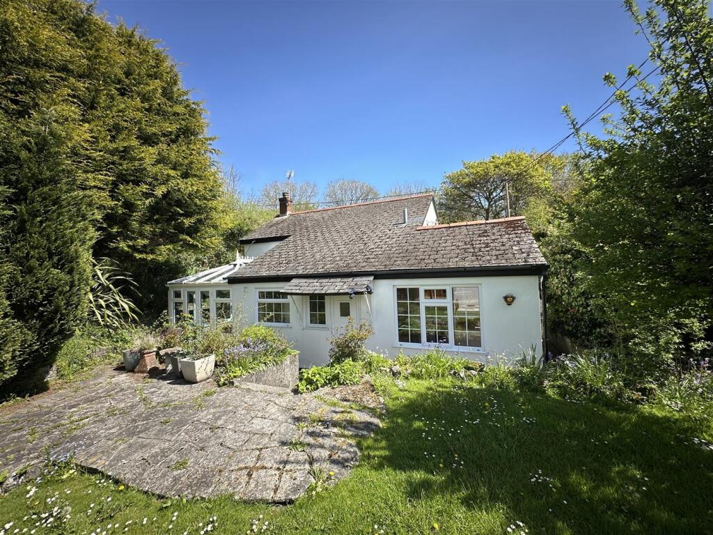 2-bed house on Trevarren, St. Columb, £465,000