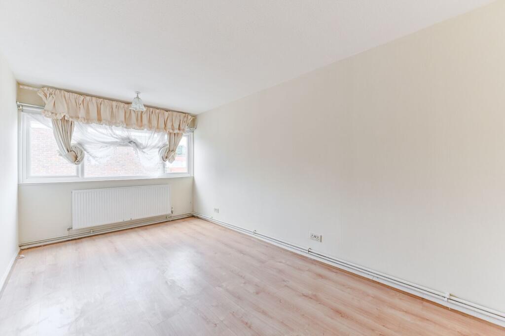 House in London, Cottenham Park, Raynes Park - View 4