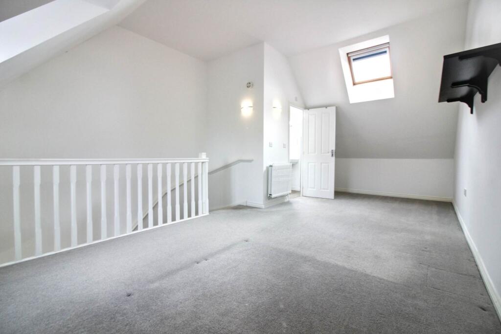 House in Aylesbury, Berryfields - View 5
