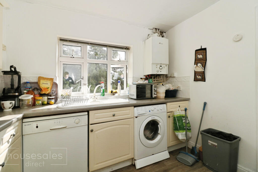 39a Porlock Road, Manchester, M23 photo 4
