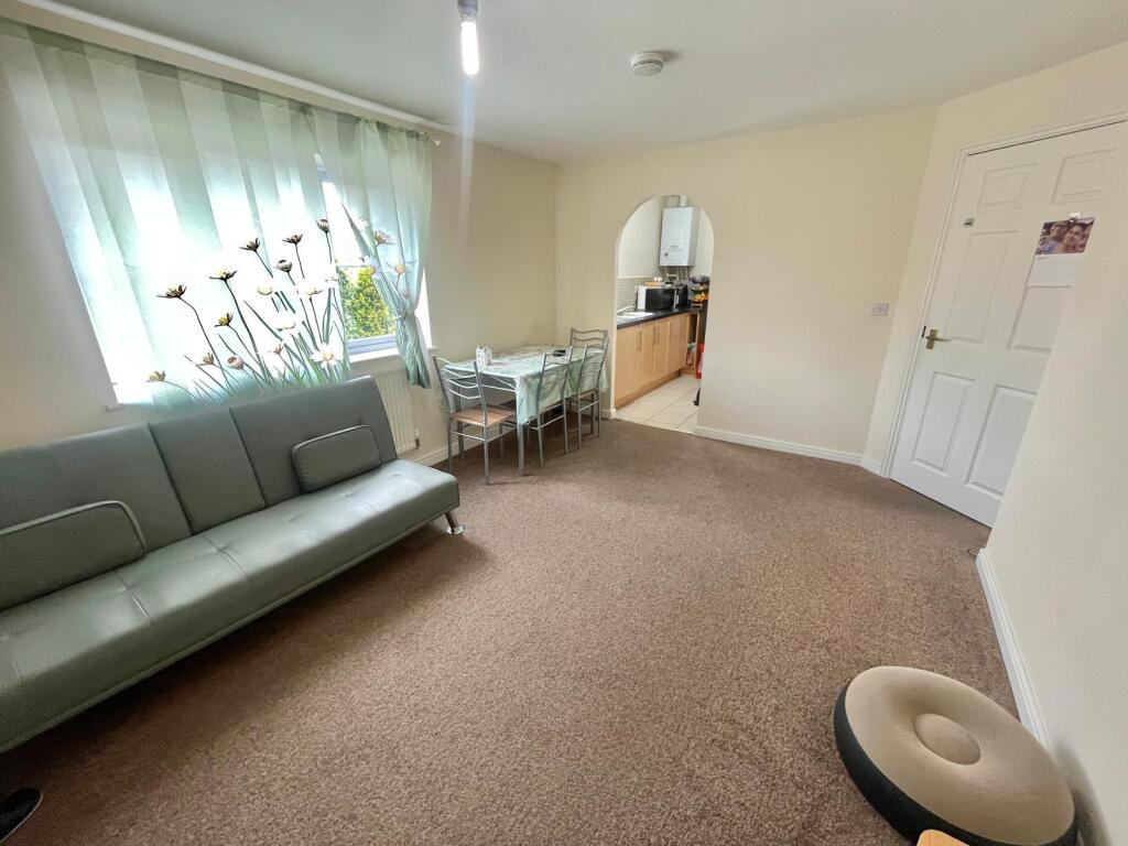 Apartment in Sandwell, West Midlands - View 2