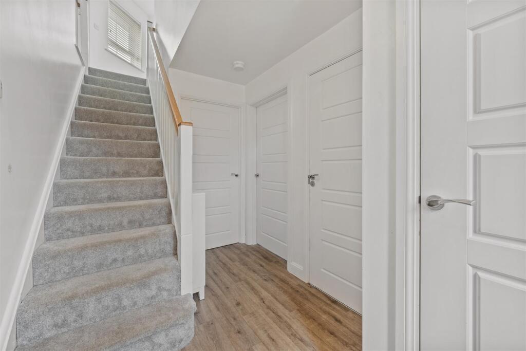 House in Kettering, Hanwood Park - More