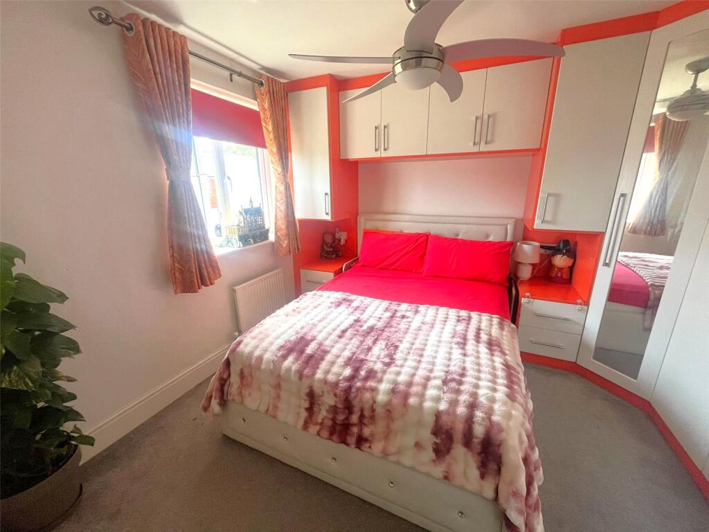 Wolfson Drive, Basingstoke, Hampshire, RG24 - View 5