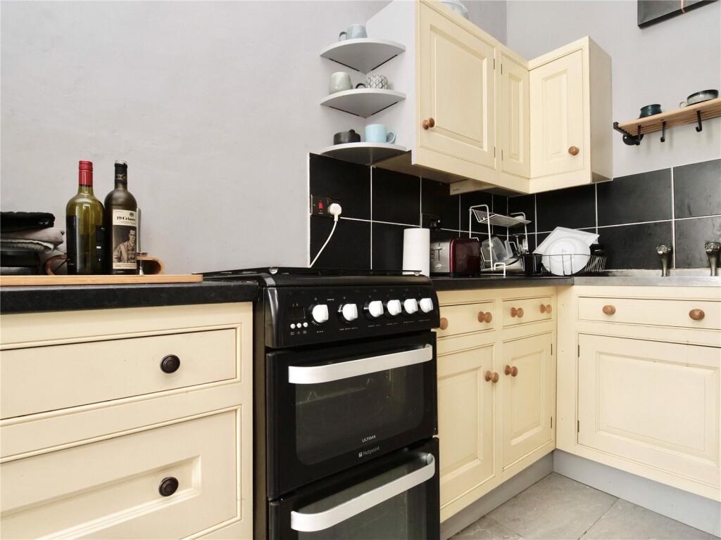 Additional image 5 of Superb Flat with Garden & Parking in Central Wells