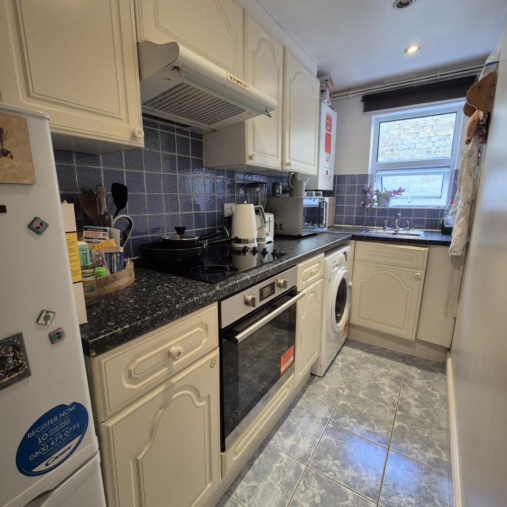 Apartment in Ilford - View 3