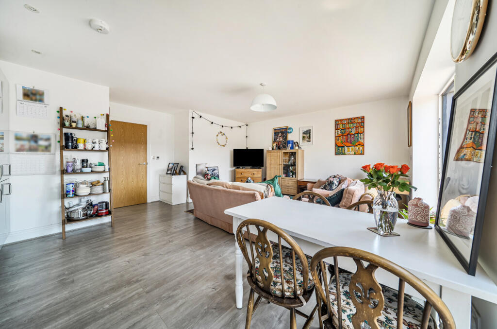 Apartment in Guildford - View 4