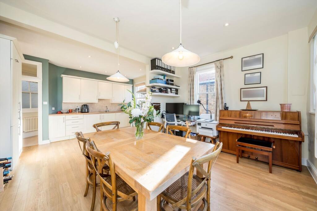 Apartment in London - More