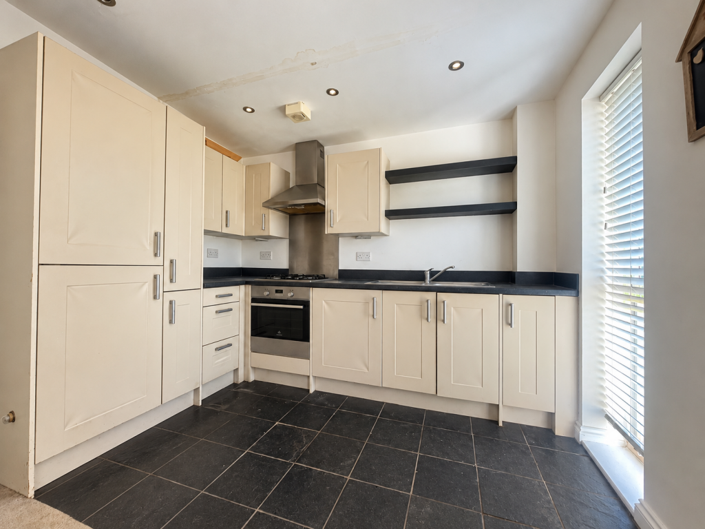 Ground floor apartment in Leybourne Chase, ME19 5GJ photo 3