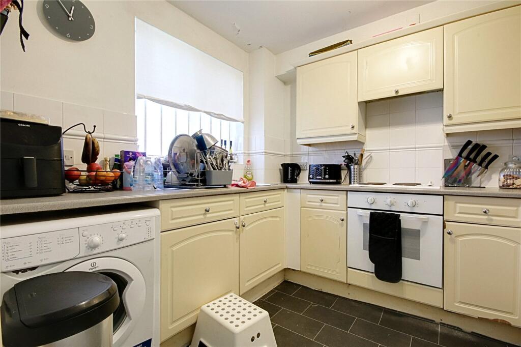 Apartment in London - More