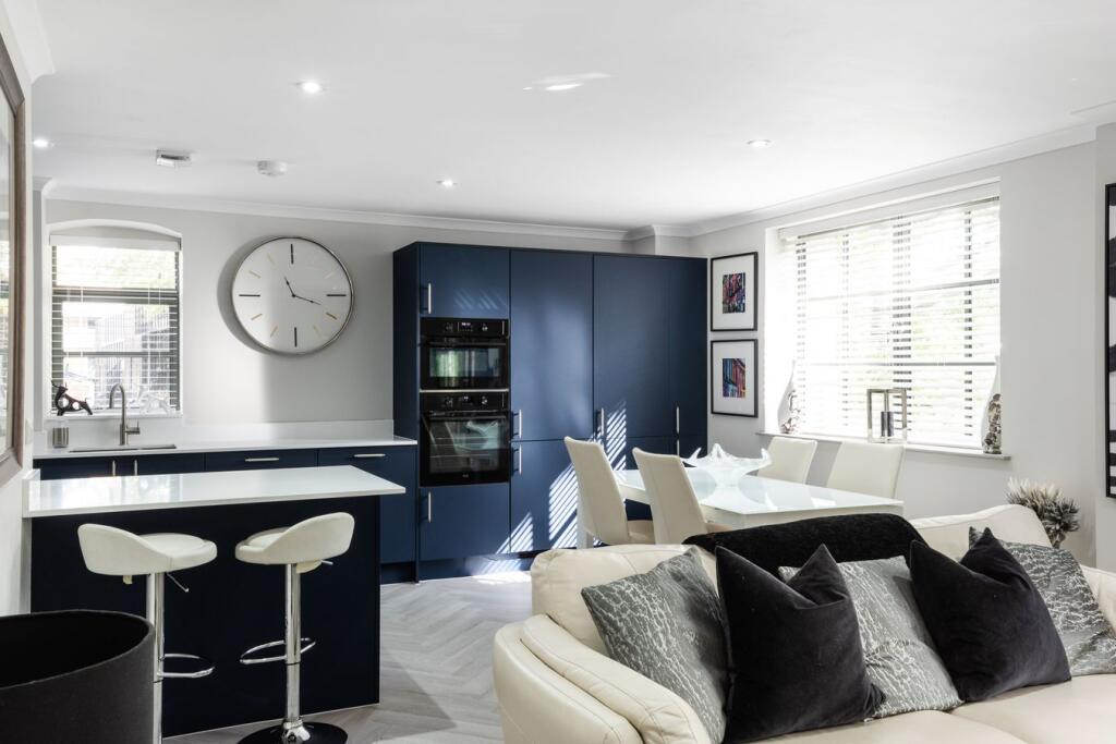 Apartment in Bath, Walcot - View 4
