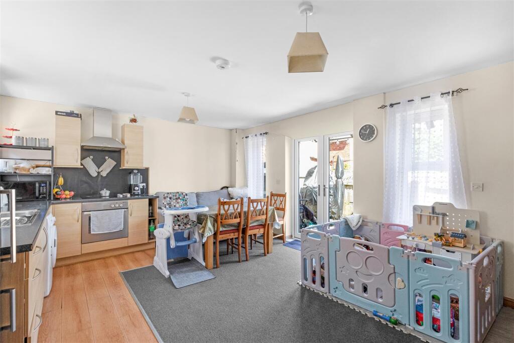 House in Kettering, Avondale - View 4
