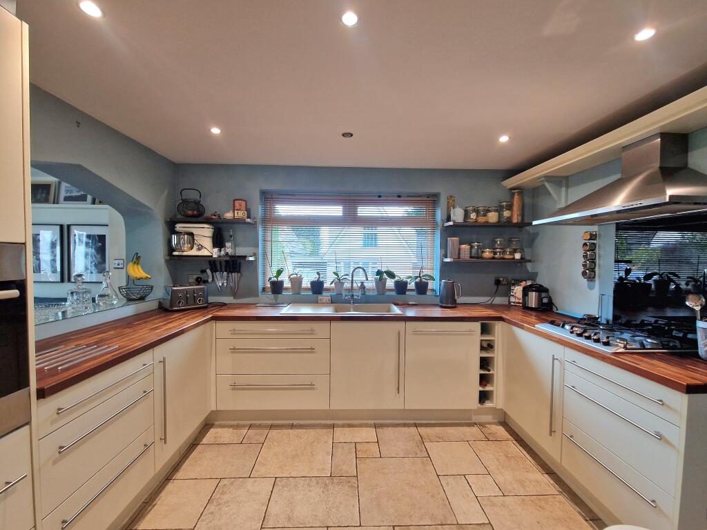 Horseshoe Drive, Rugeley, WS15 2RF photo 5