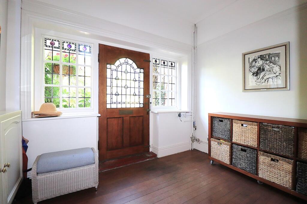 Salisbury Road, Farnborough, GU14 - More