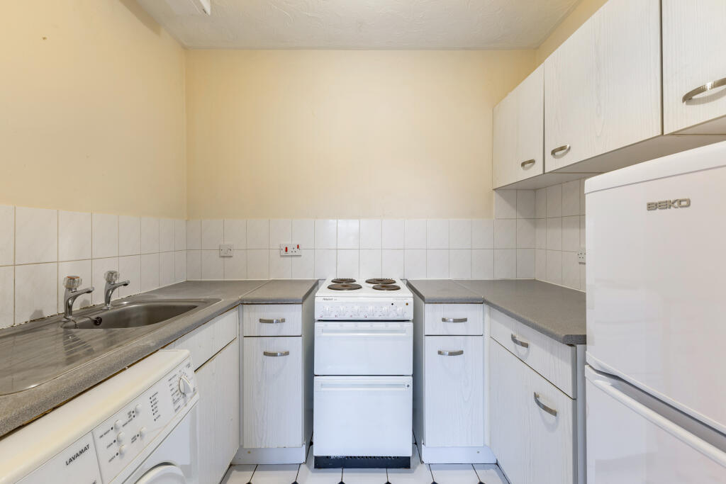 Additional image 4 of Robin Court, Harpenden, AL5