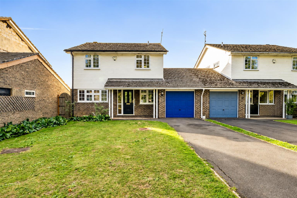 Main image of property: Cannon Court Road, Furze Platt, Maidenhead, SL6