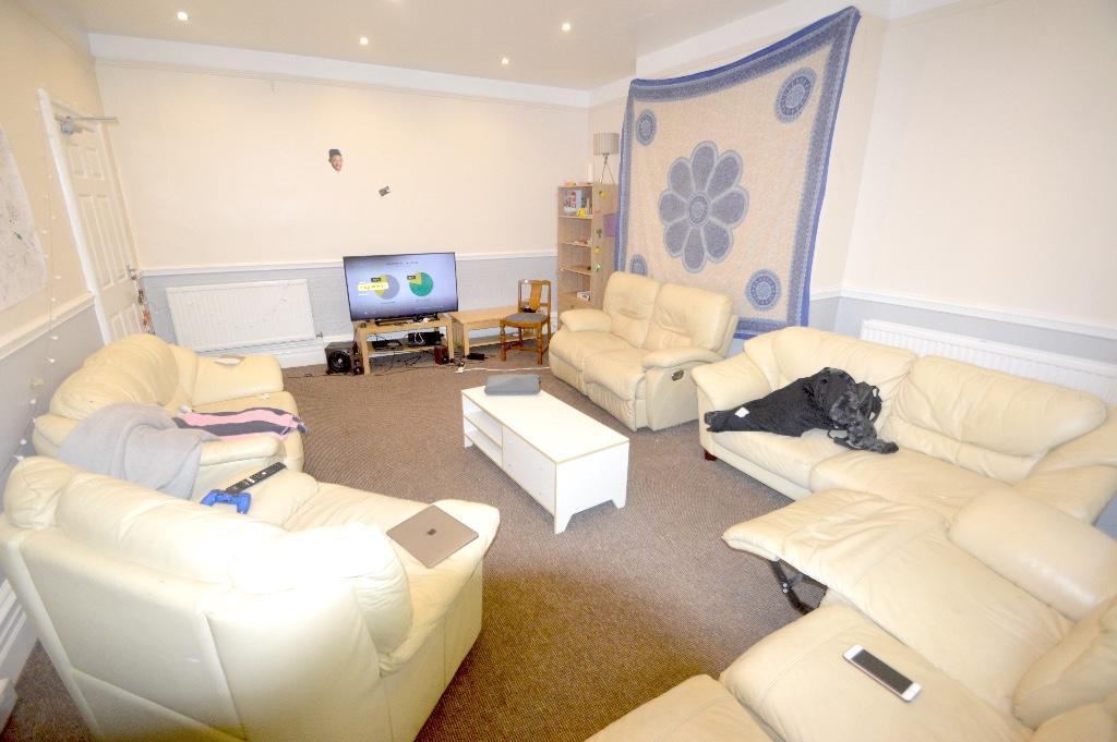 House in Leeds, Headingley Hill, Hyde Park - View 4
