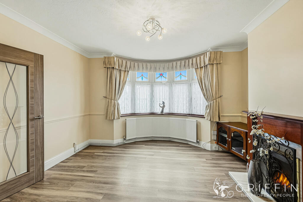 House in Romford - More