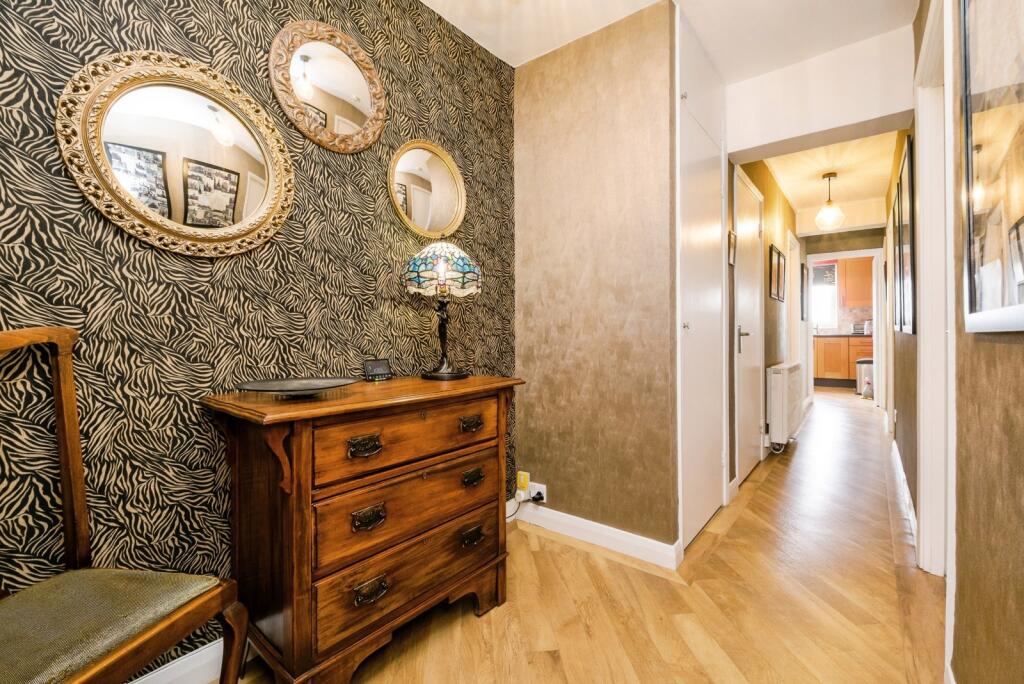 Apartment in Romford - View 2