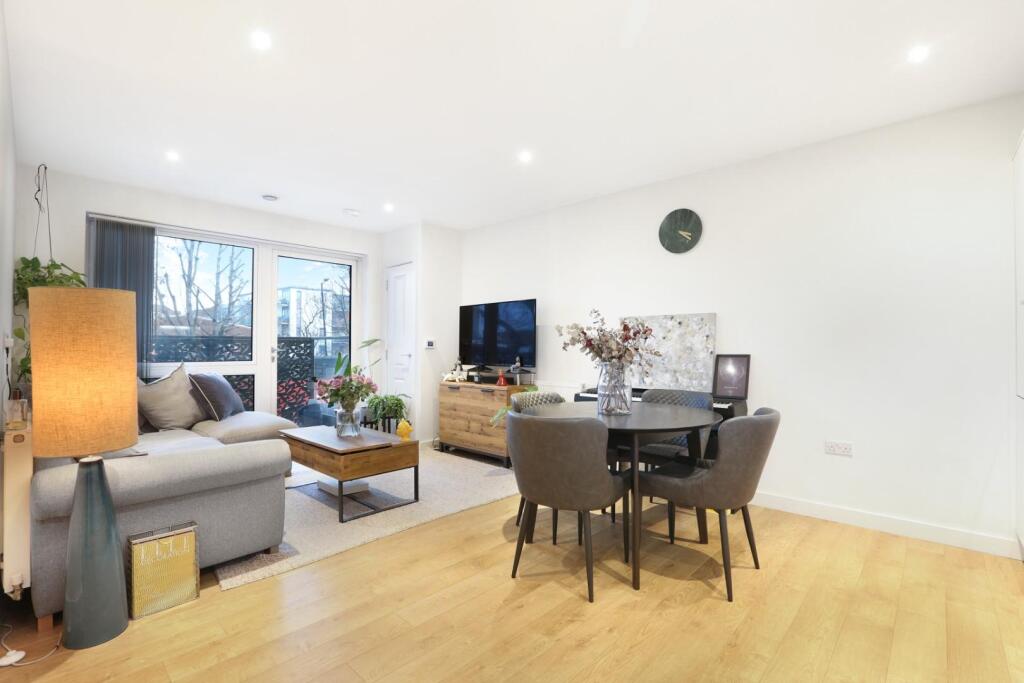 Main image of property: Lomond Grove, London, SE5