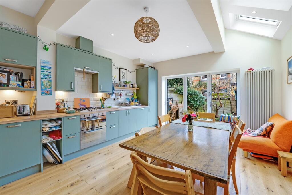Myrtle Road, Hampton Hill, TW12 photo 3