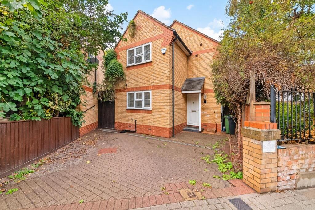 Main image of property: Leigham Vale, London