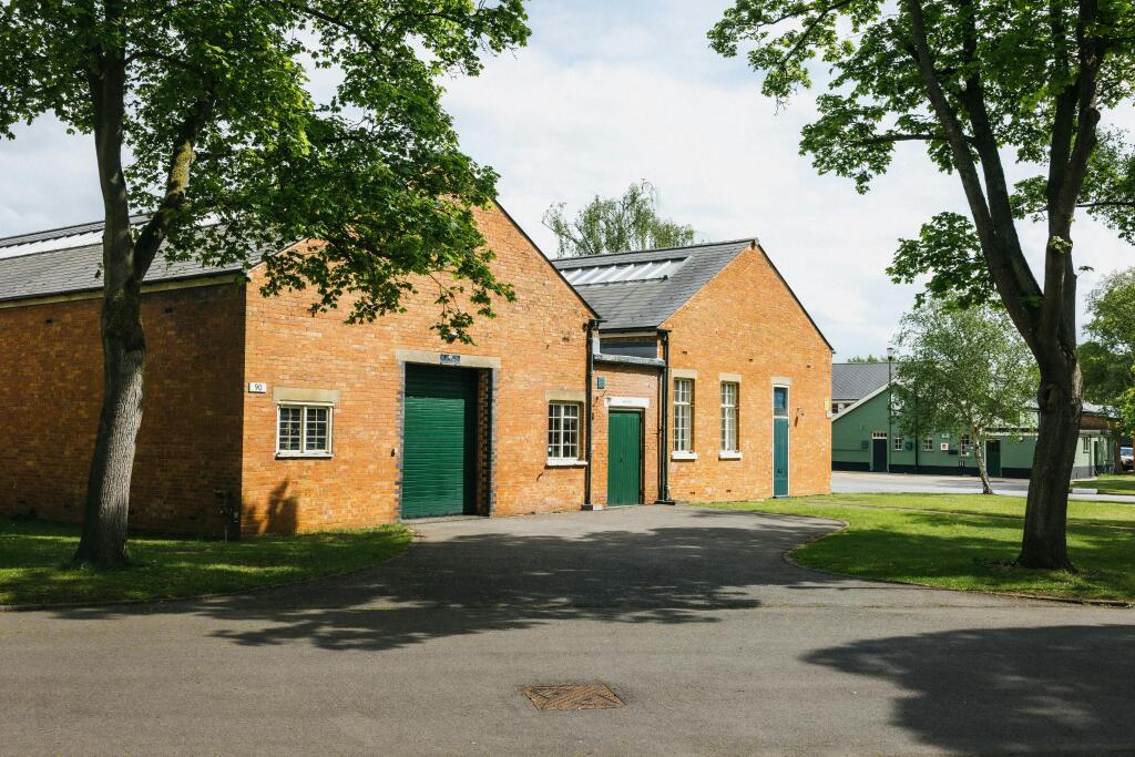 B90 Property pics-18.jpg