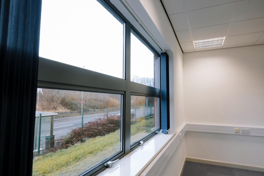 650 sq ft office