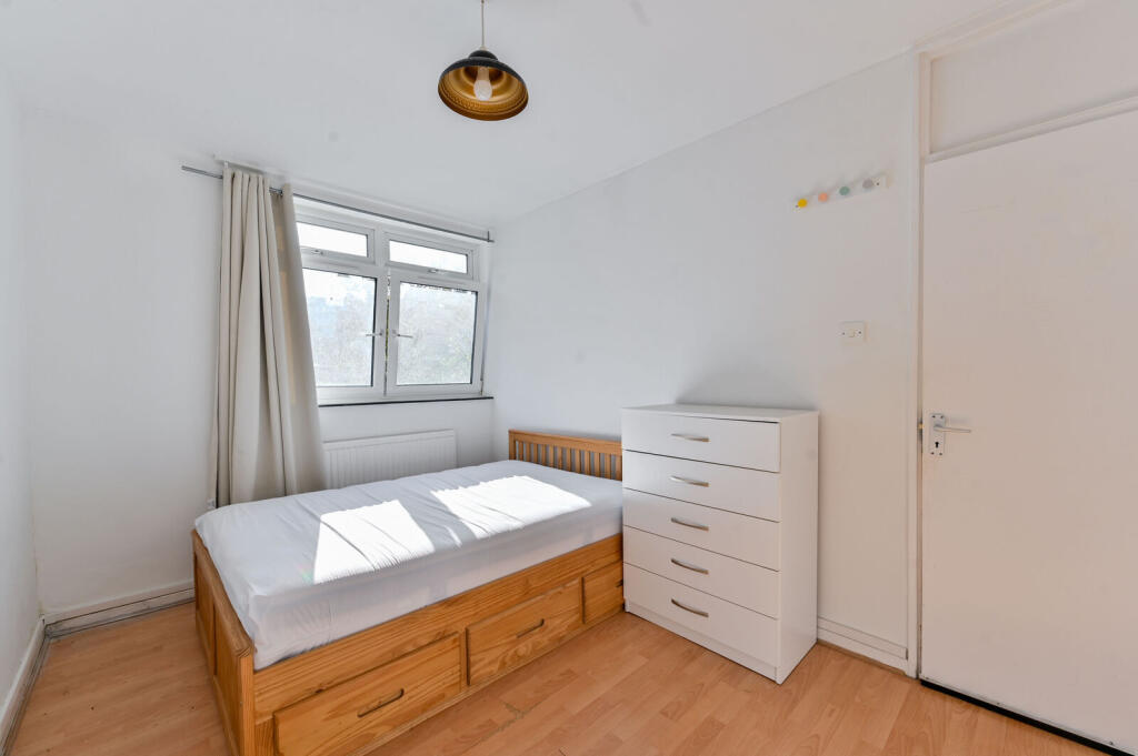 3-bed flat on Ensbury House, Carroun Road, Oval, London, SW8, £475,000