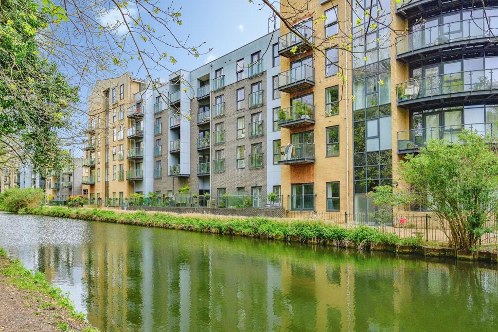 Apartment in Dacorum, Nash Mills - View 2