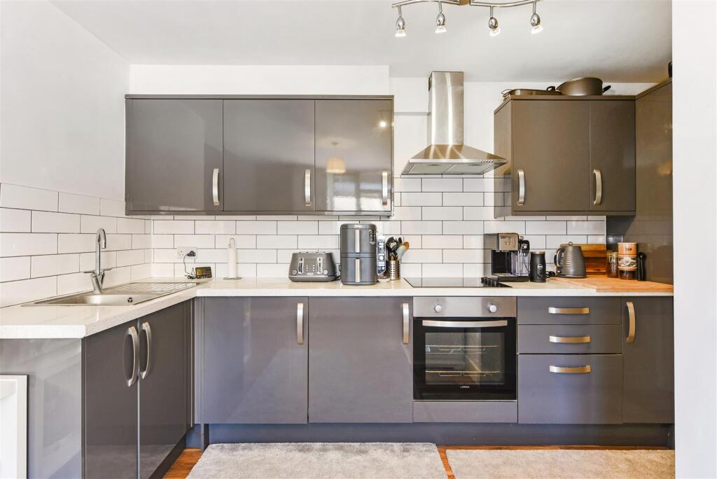 Apartment in Portsmouth, Southsea - View 4