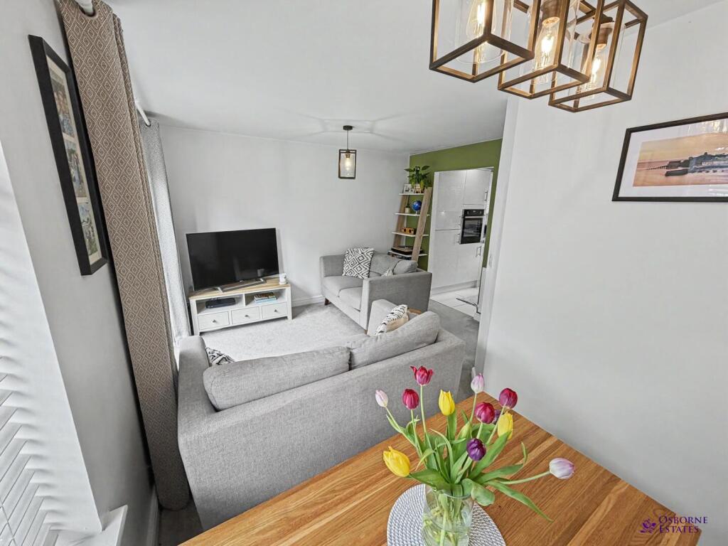 House in Cardiff, Tonyrefail - View 5