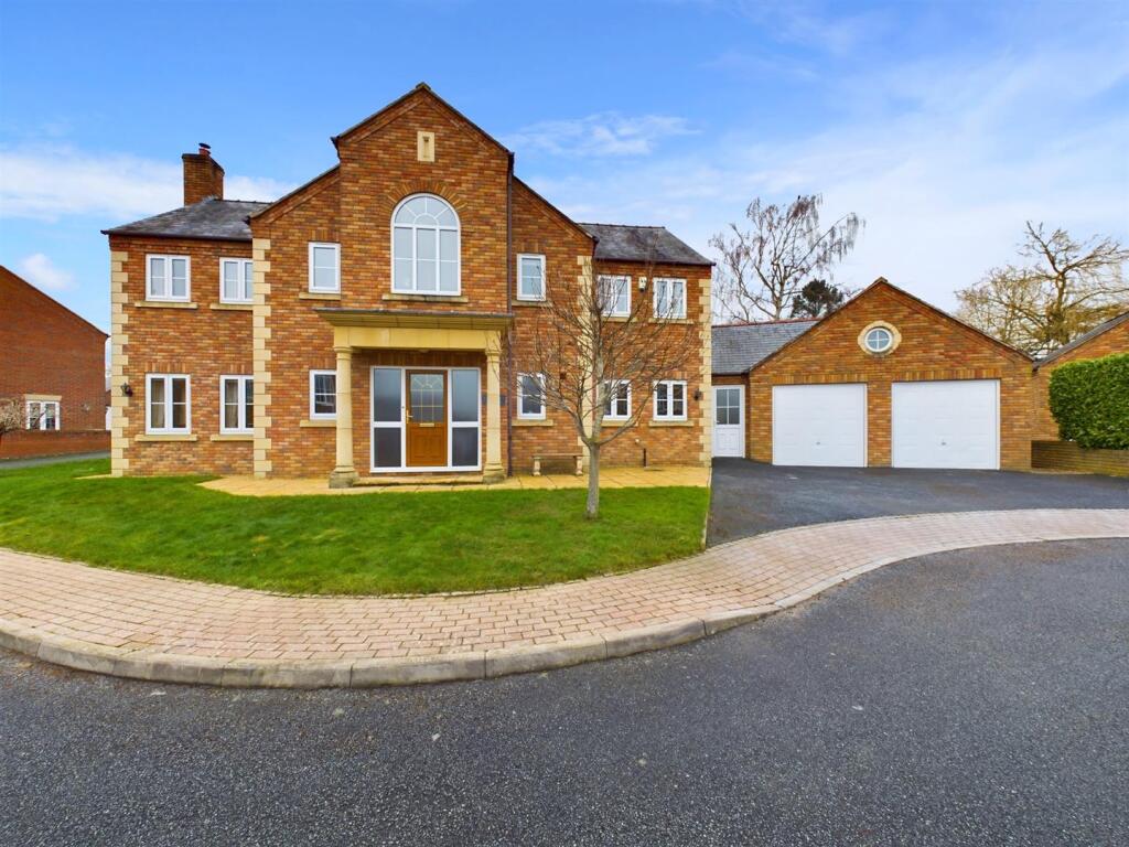 4-bed detached on Princes Court, Coedway, Shrewsbury, £575,000