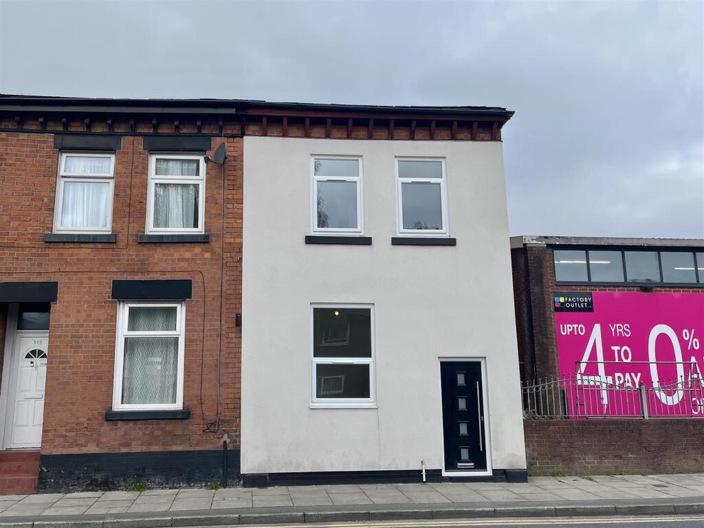 Main image of property: Oldham Road, Ashton-Under-Lyne