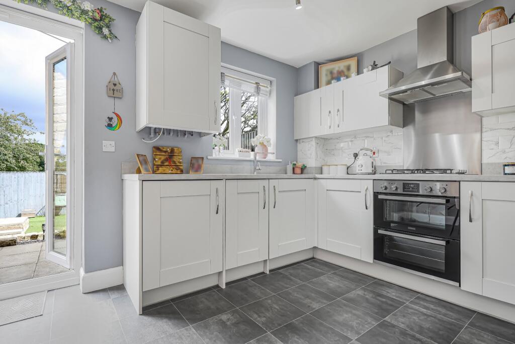 House in Bradford, West Yorkshire - View 3