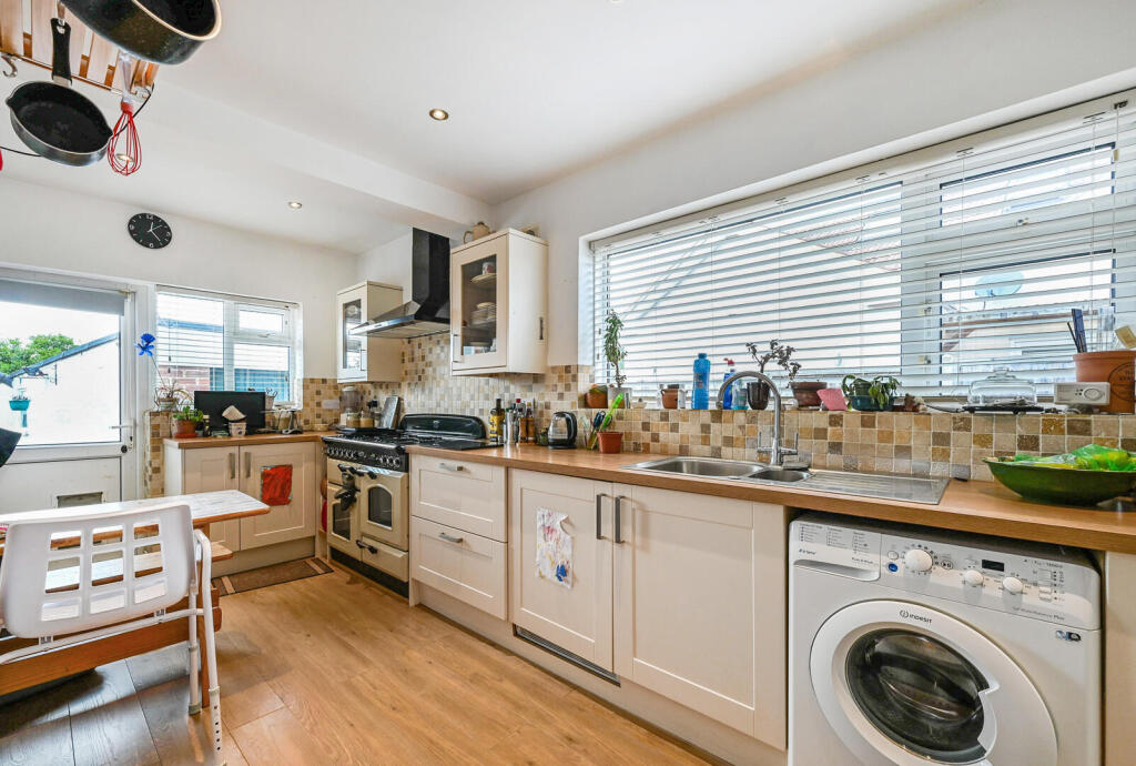 House in Southampton, Warsash - More