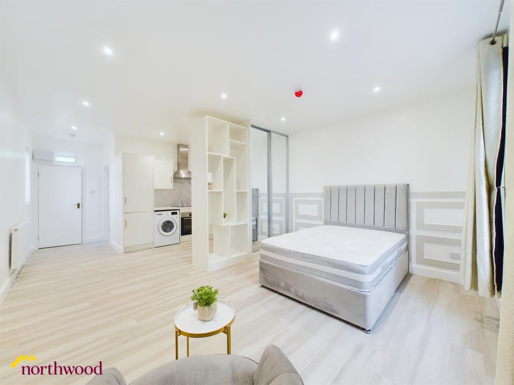 Main image of property: Flat 2, 19B Bridge Street Banbury