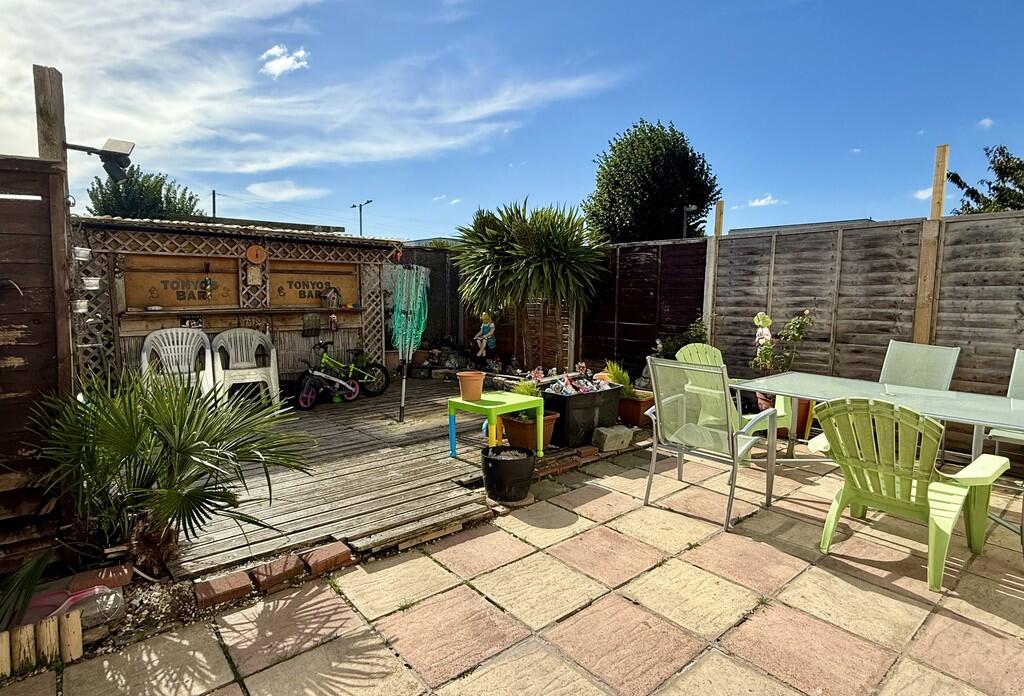 Carless Close, Rowner, Gosport photo 4