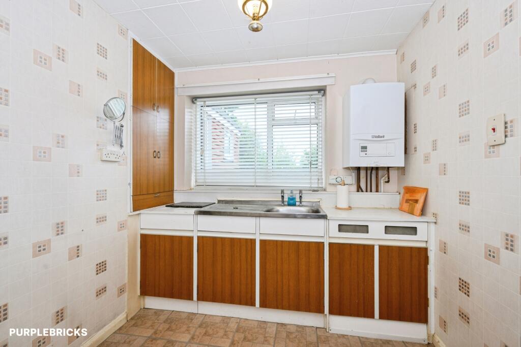 House in Sutton - View 5