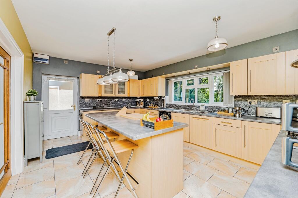 House in Cardiff, Treharris - View 2