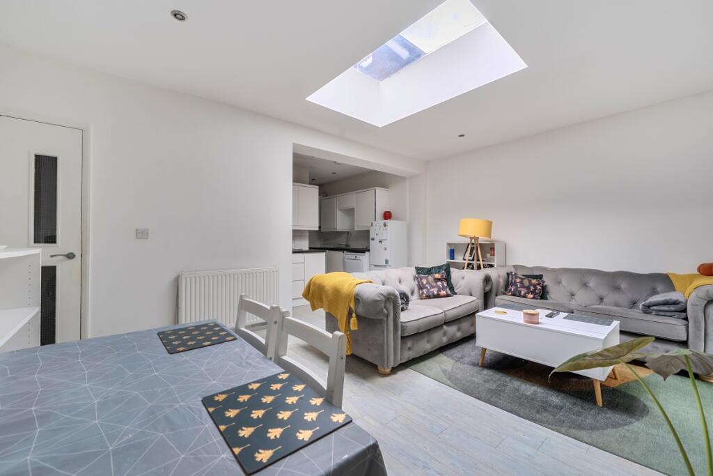Apartment in Watford - View 4