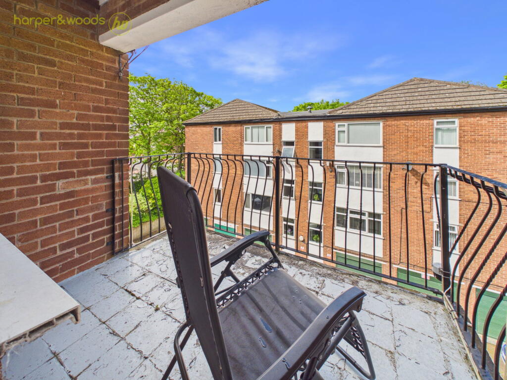 Apartment in Wirral, Liverpool City Region - View 3