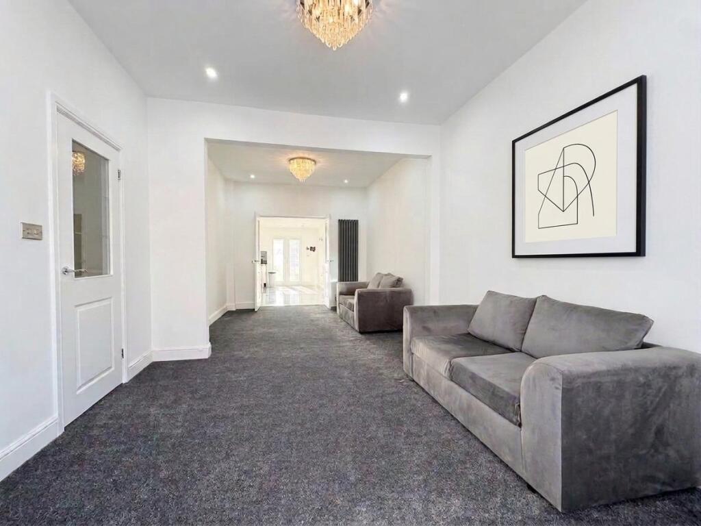 House in London - View 3
