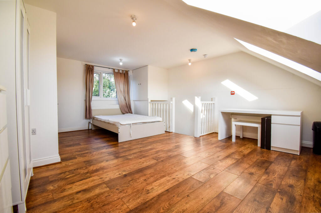 6 bedroom detached house for rent