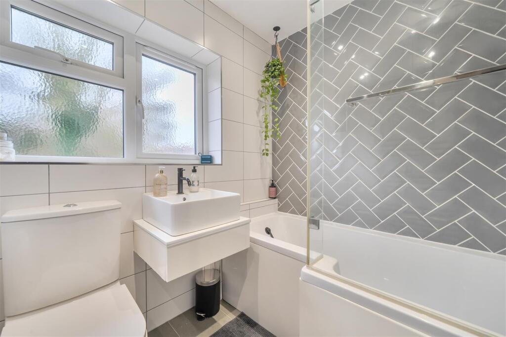 House in Dorchester, Milborne St Andrew - More