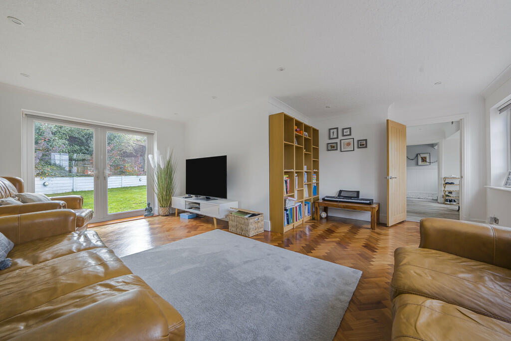 Beacon Close, Uxbridge photo 3