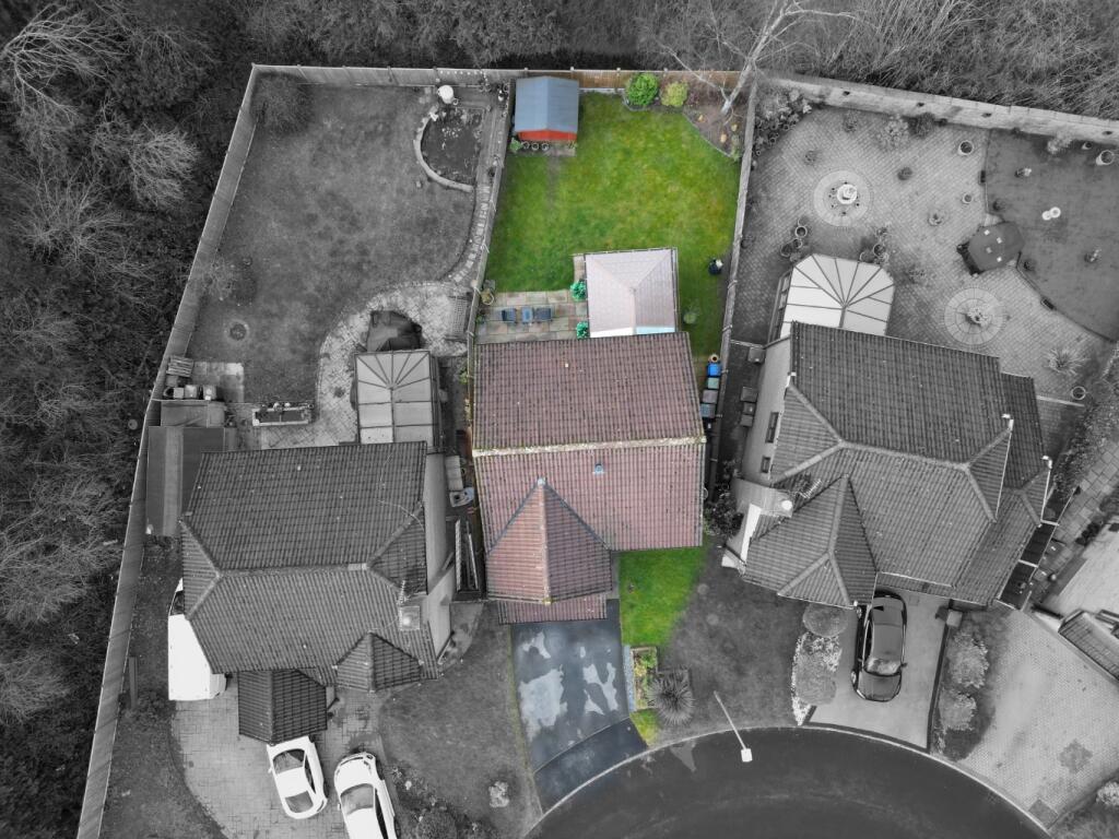 Woodbury Crescent, Dukinfield, SK16 4HP photo 3