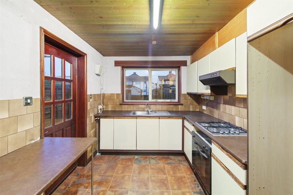Winchester Road, Harlington photo 3