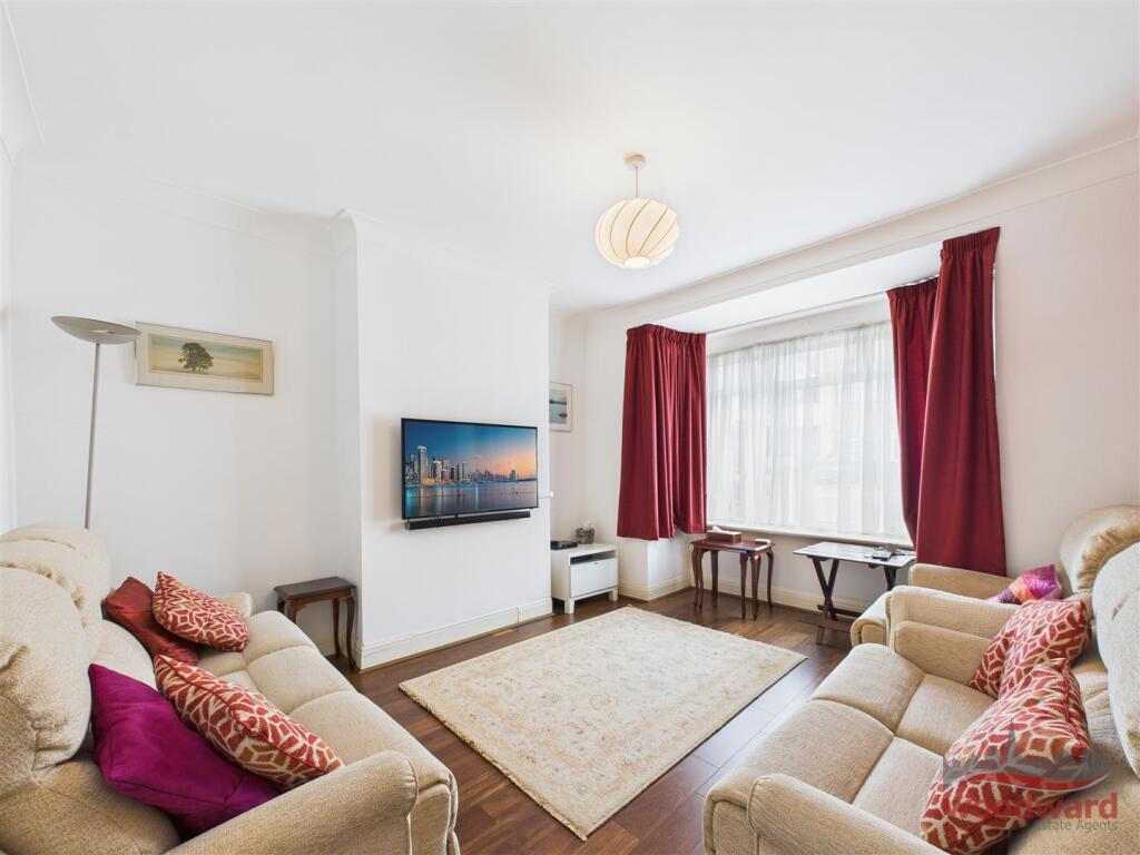 Meadowbank Road, Kingsbury photo 3